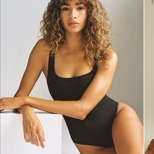 Aritzia Babaton: Contour Tank Bodysuit